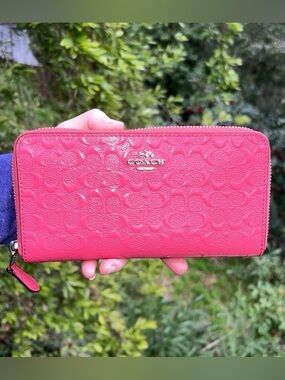 COACH Long Zip-Around Wallet Pink Embossed Leather w Gold Hardware AUTHENTIC